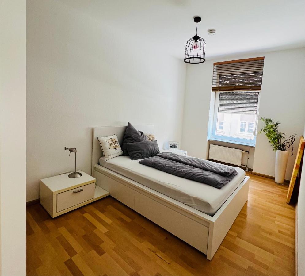 Grosses Und Helles Innenstadt Apartment - Ferienwohnung Бад-Хомбург-фор-дер-Хёэ Экстерьер фото