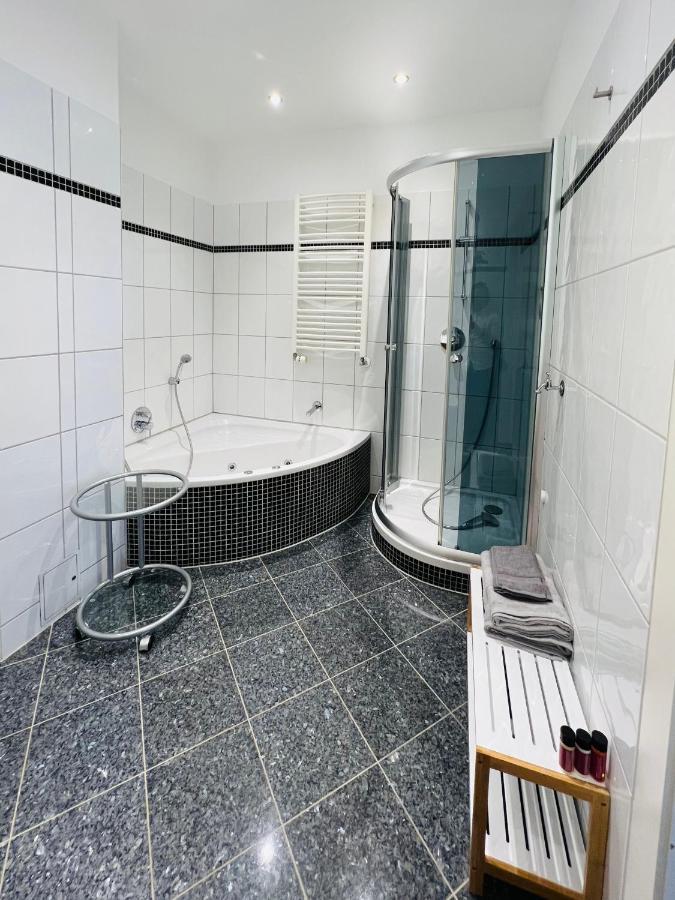 Grosses Und Helles Innenstadt Apartment - Ferienwohnung Бад-Хомбург-фор-дер-Хёэ Экстерьер фото
